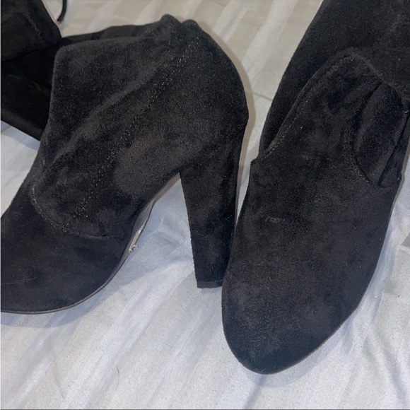 Black Suede Knee Hight Boots - Picture 4 of 4